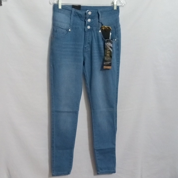 Chic Denim Skinny Butt Lifting Jeans for Women - Picture 4 of 10